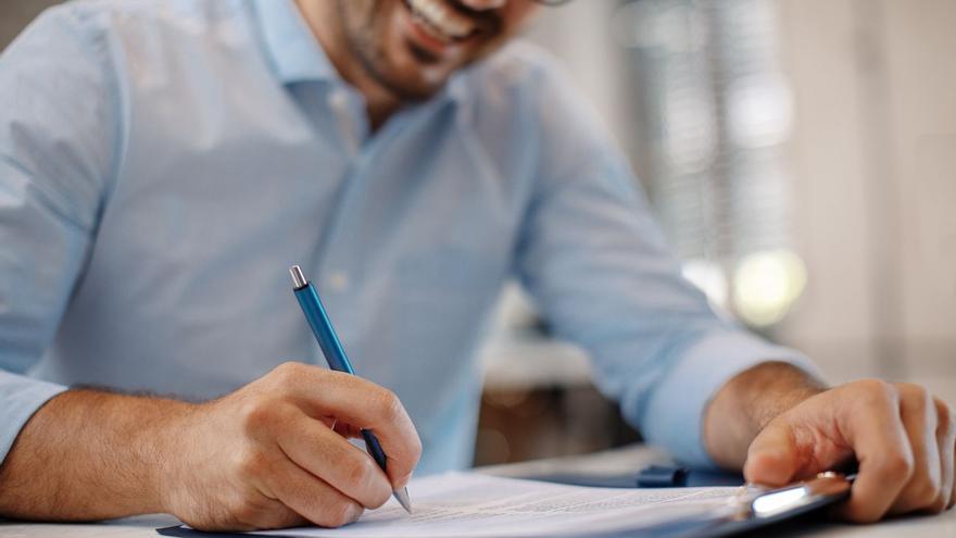 Lo que nunca debes pasar por alto antes de firmar tu contrato laboral