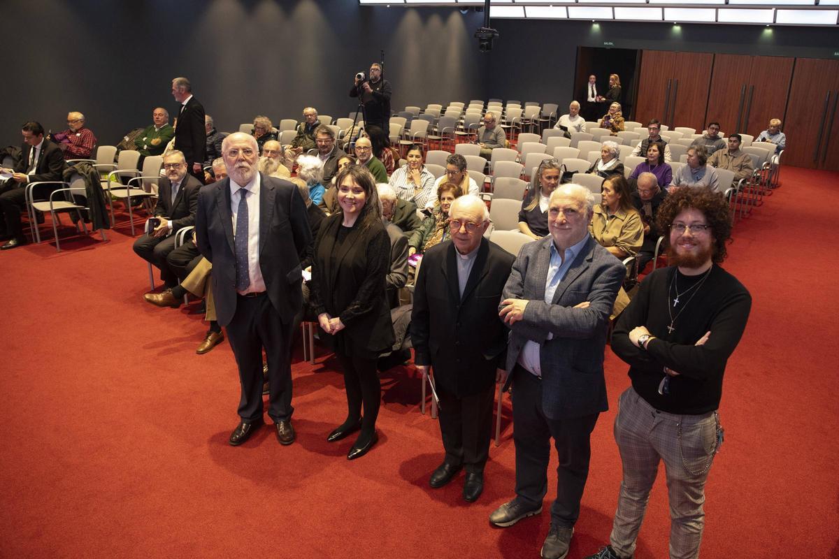 De izquierda a derecha, Javier Neira, Lourdes Álvarez, Juan José Tuñón, Marino Pérez  y Javier González.
