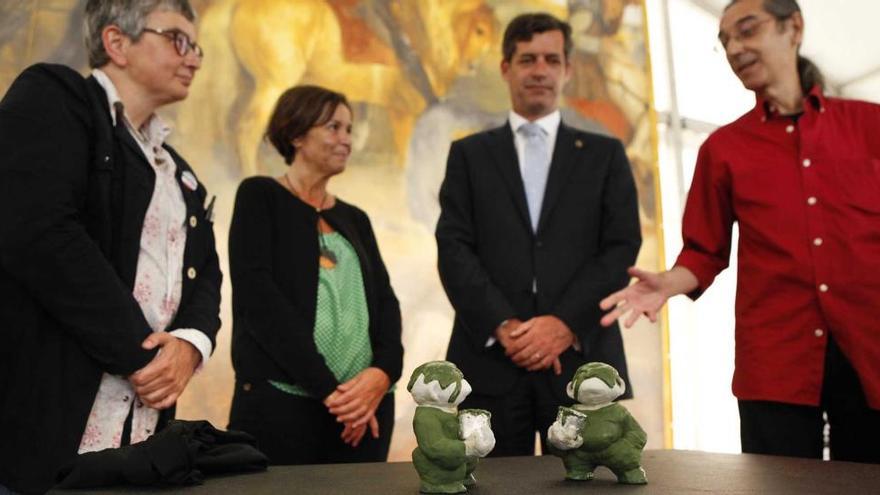 Ana González, Carmen Moriyón, Rafael Felgueroso y José Luis Paraja, en la presentación del &quot;Rufo-cronopio&quot;.