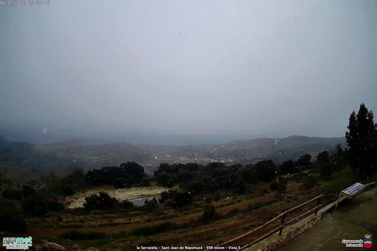 Nieve cayendo en la Serratella.