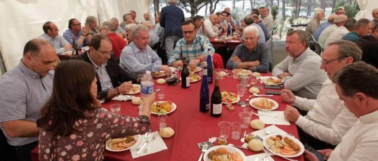 Un momentos del encuentro con alcaldes y presidentes de comunidades de regantes.