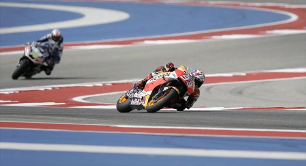 Márquez, llançat a endur-se la ’pole’ i perseguit de lluny per Lorenzo, a l’espectacular traçat d’Austin.