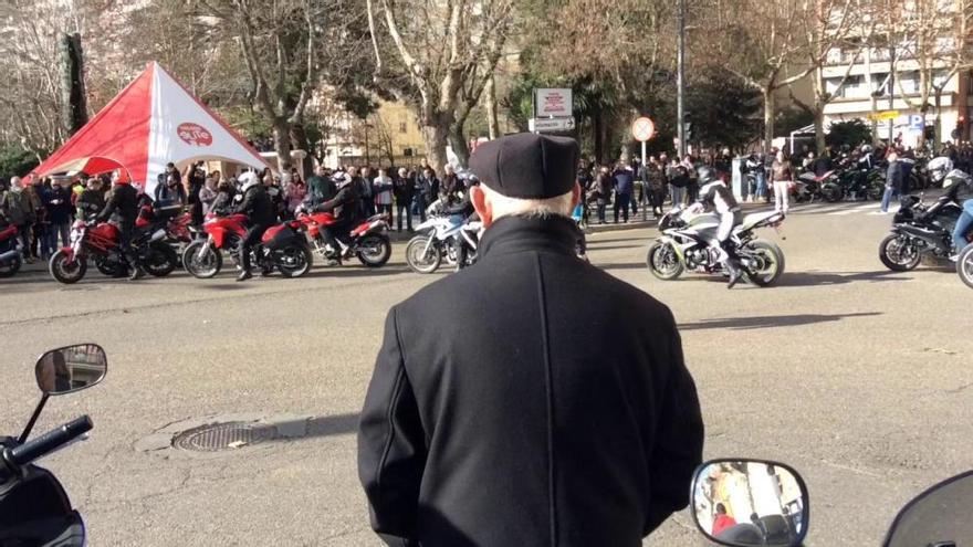 Homenaje de Motauros a Ángel Nieto