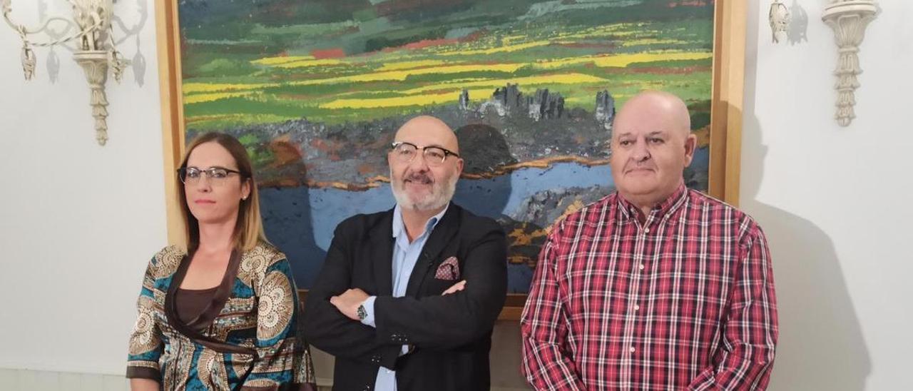 Araceli Muñoz, Alejandro Hernández y Antonio Hidalgo, durante su comparencia en Lucena.