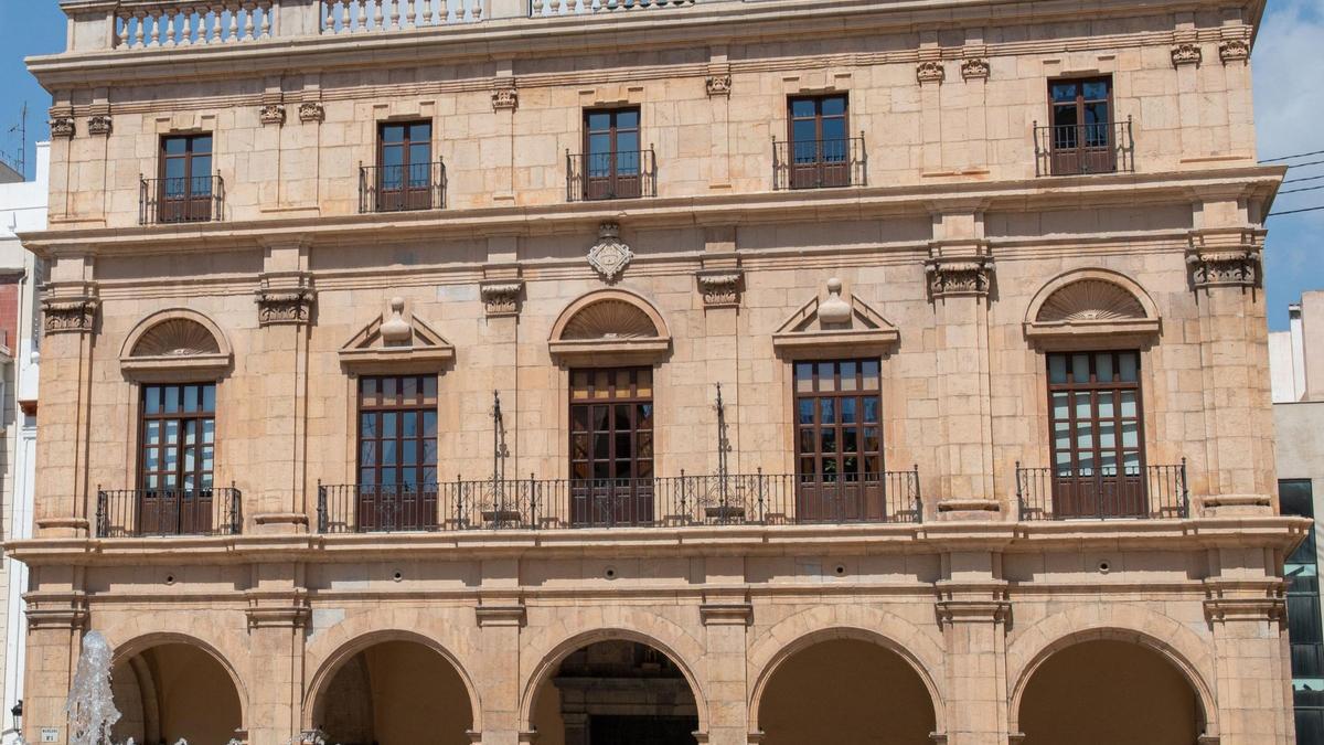 Fachada del Ayuntamiento de Castelló.