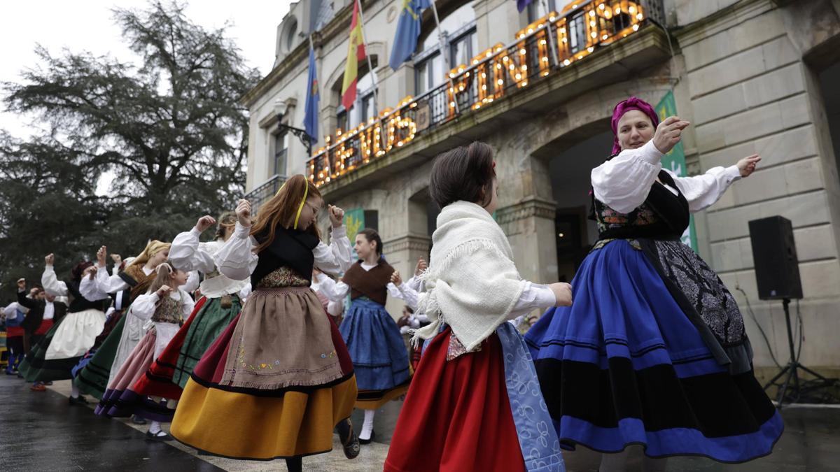 Bailes en la fiesta de Güevos Pintos de 2024
