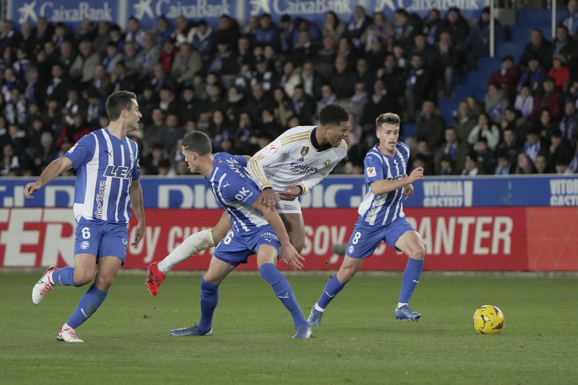 0-0. El Real Madrid no puede con el Alavés en la primera parte en Mendizorroza