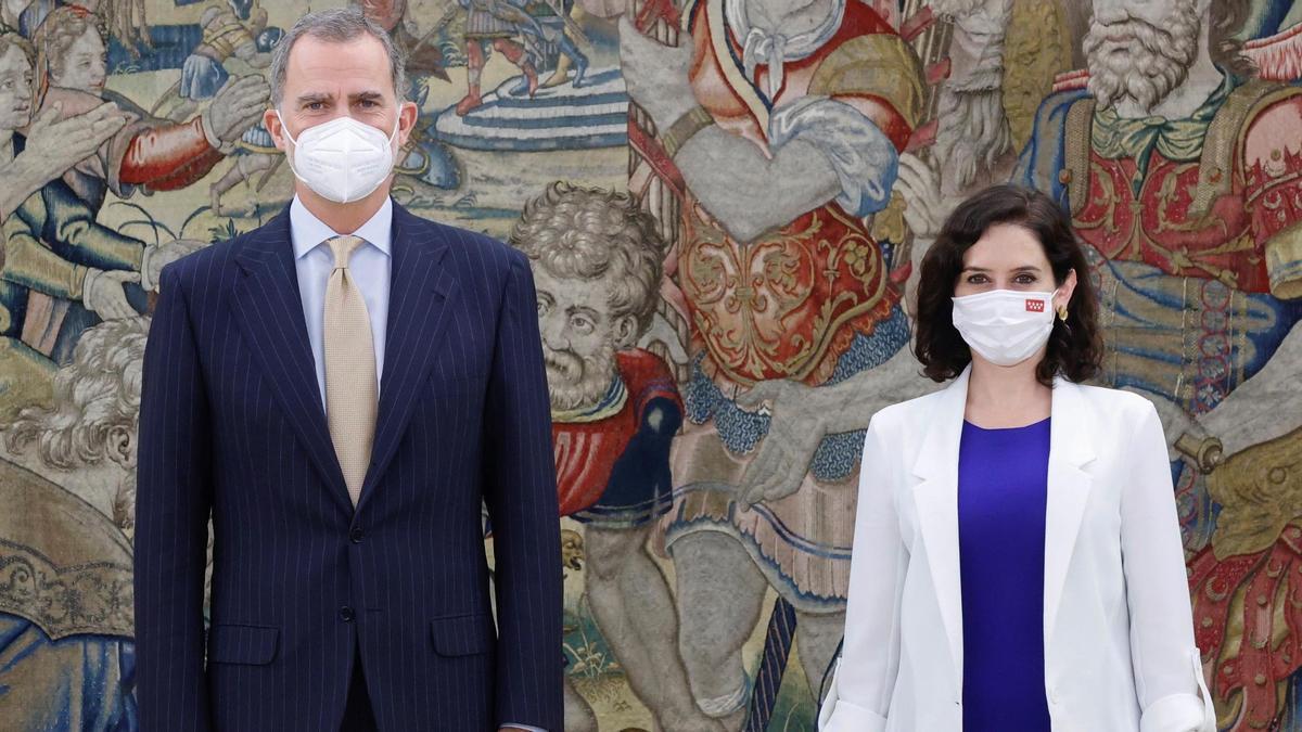 El Rey Felipe VI, con Isabel Díaz Ayuso.