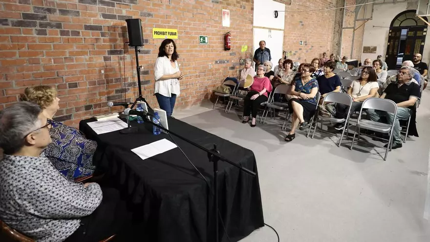Anna Maria Velaz llegeix un fragment de la novel·la inèdita de Josep Puig Pujades, 'Hermínia'