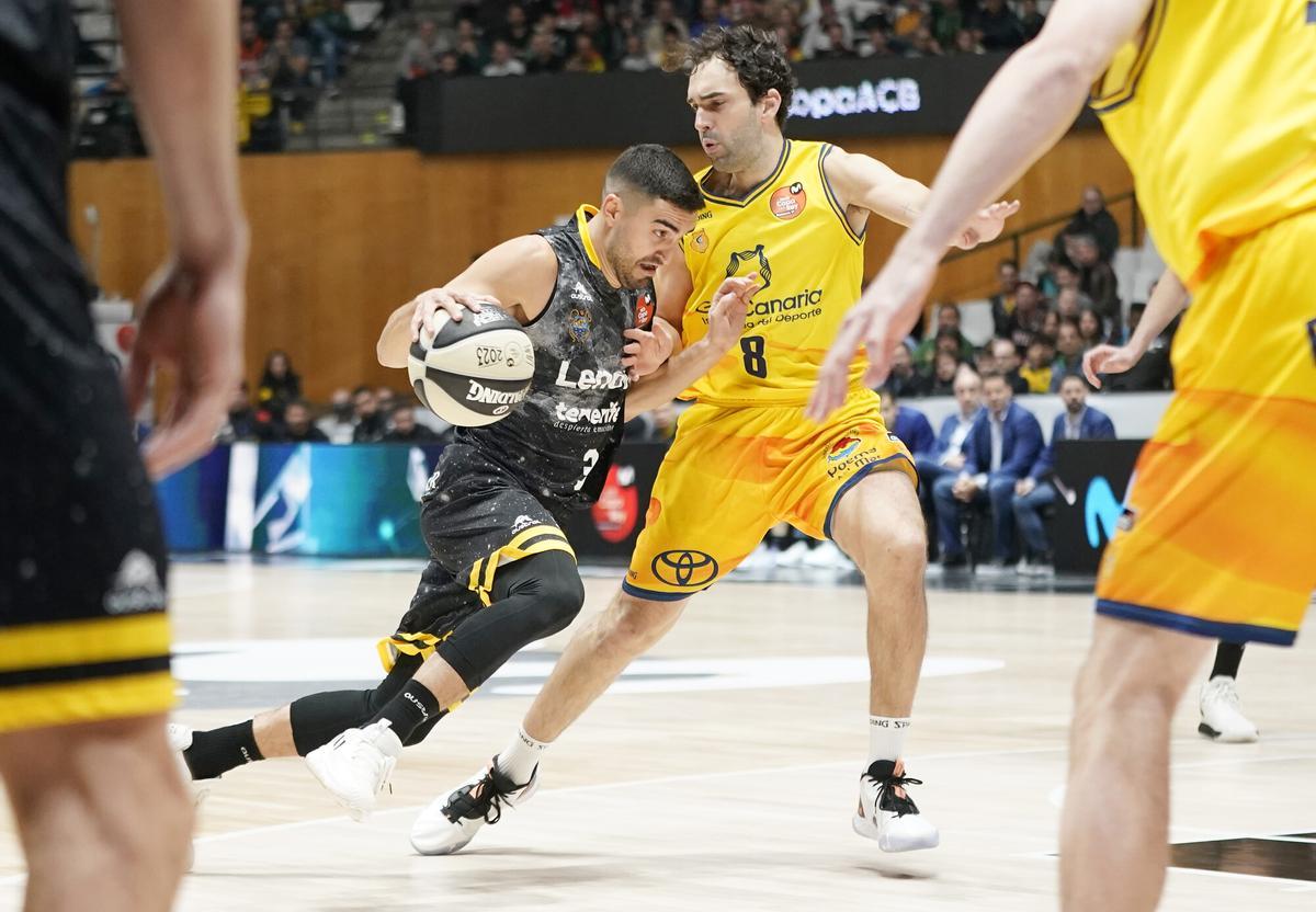 Jaime Fernández s’exhibeix i condueix el Tenerife a les semifinals de la Copa