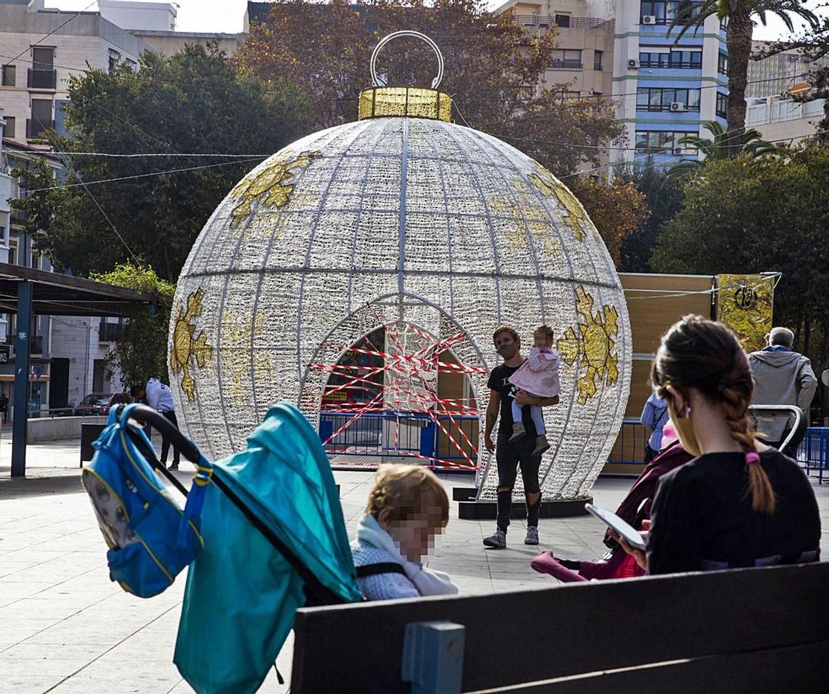 El belén social de la Montañeta de inaugura el viernes. | RAFA ARJONES