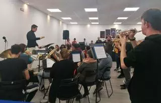 Tambores y cornetas para estrenar la "casa" de la música en Toro