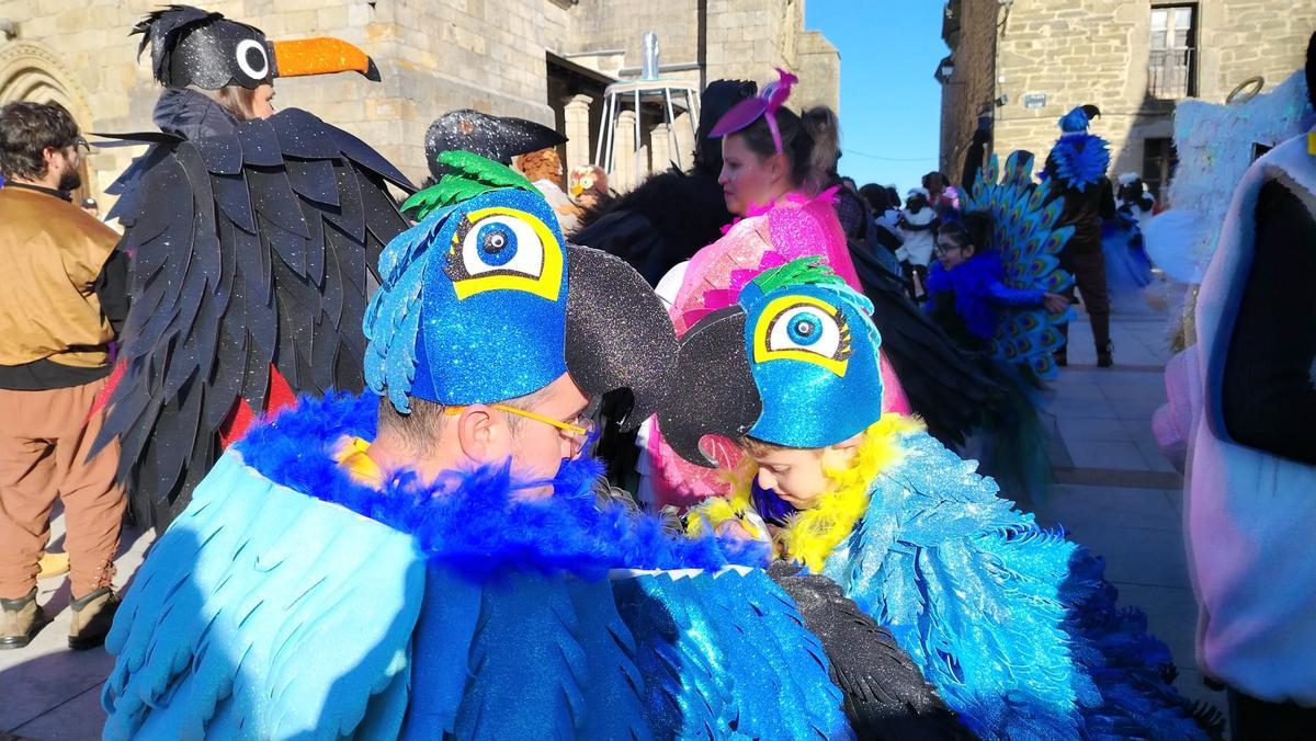 El Cordel Sanabrés anima el carnaval en Puebla de Sanabria El Cordel Sanabrés anima el carnaval en Puebla de Sanabria