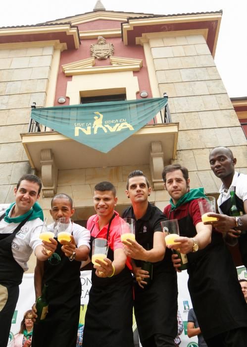 Concurso de escanciadores del Festival de la sidra de Nava