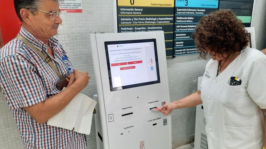 Sanidad afirma que la reestructuración de horarios de los centros de salud reducirá listas de espera