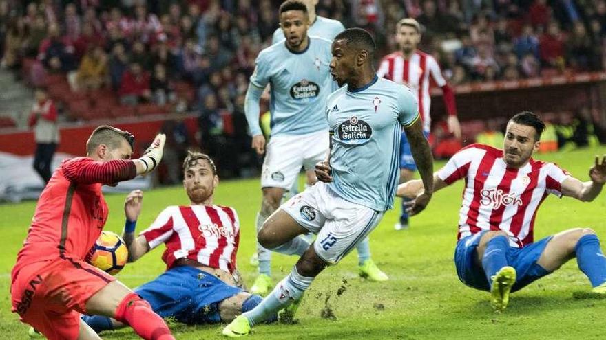 Beauvue remata en la última oportunidad que tuvo el Celta. // LOF