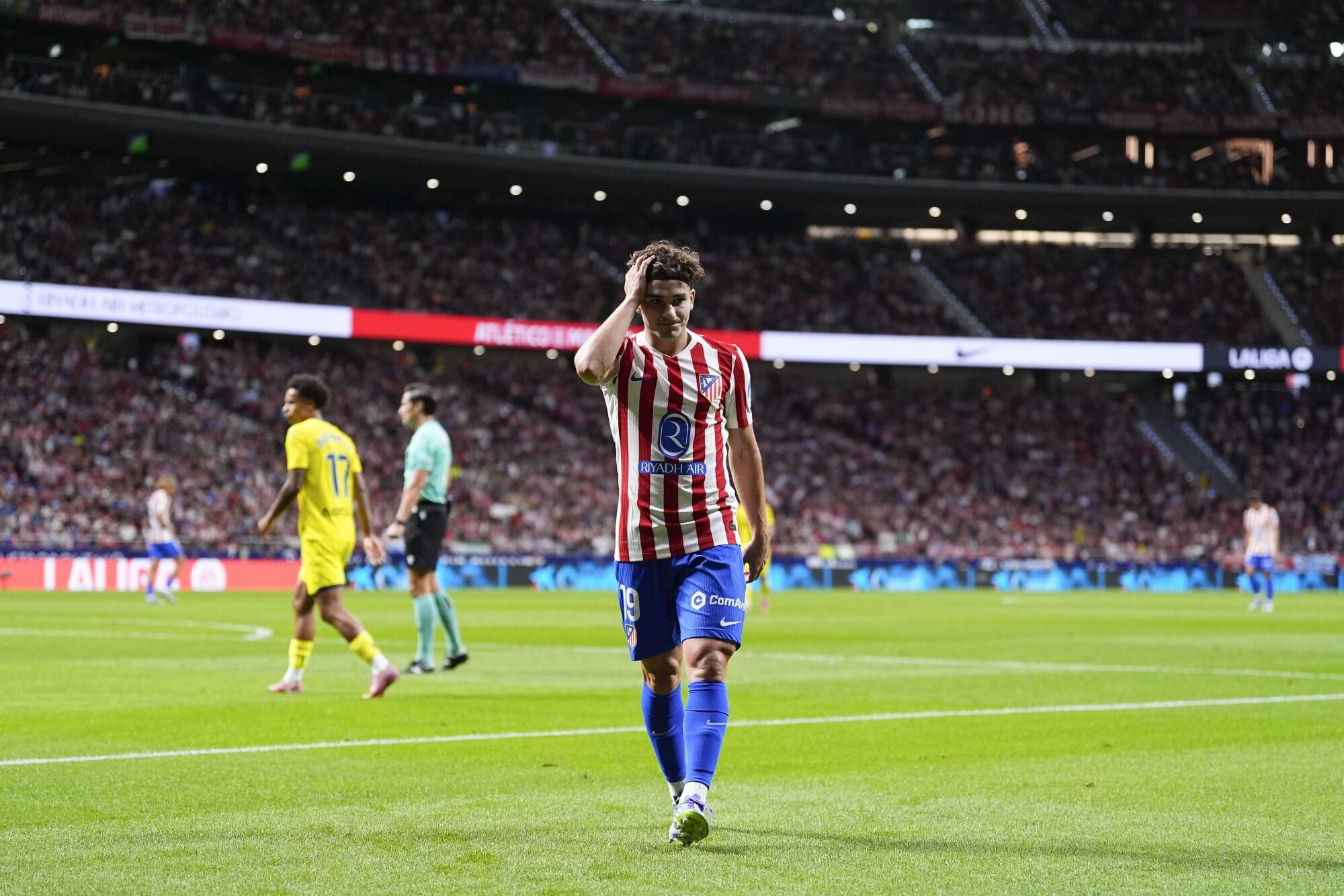 Julian Alvarez of Atletico de Madrid laments during the Spanish League, LaLiga EA Sports, football match played between Atletico de Madrid and Villarreal CF at Riyadh Air Metropolitano stadium on September 13, 2025, in Madrid, Spain. AFP7 13/09/2025 ONLY FOR USE IN SPAIN. Oscar J. Barroso / AFP7 / Europa Press;2025;SPAIN;SPORT;ZSPORT;SOCCER;ZSOCCER;Atletico de Madrid v Villarreal CF - LaLiga EA Sports