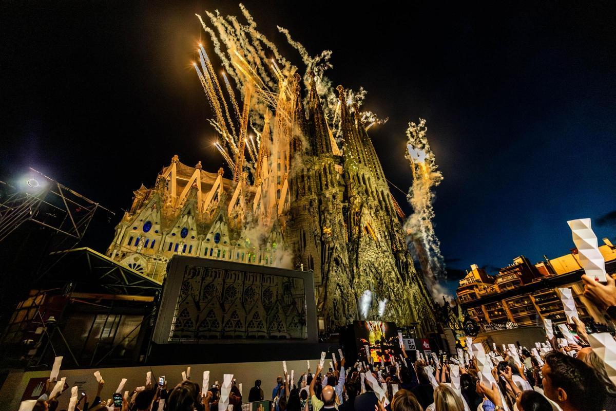 El papa León XIV consagra la "belleza iluminadora" de la Sagrada Família