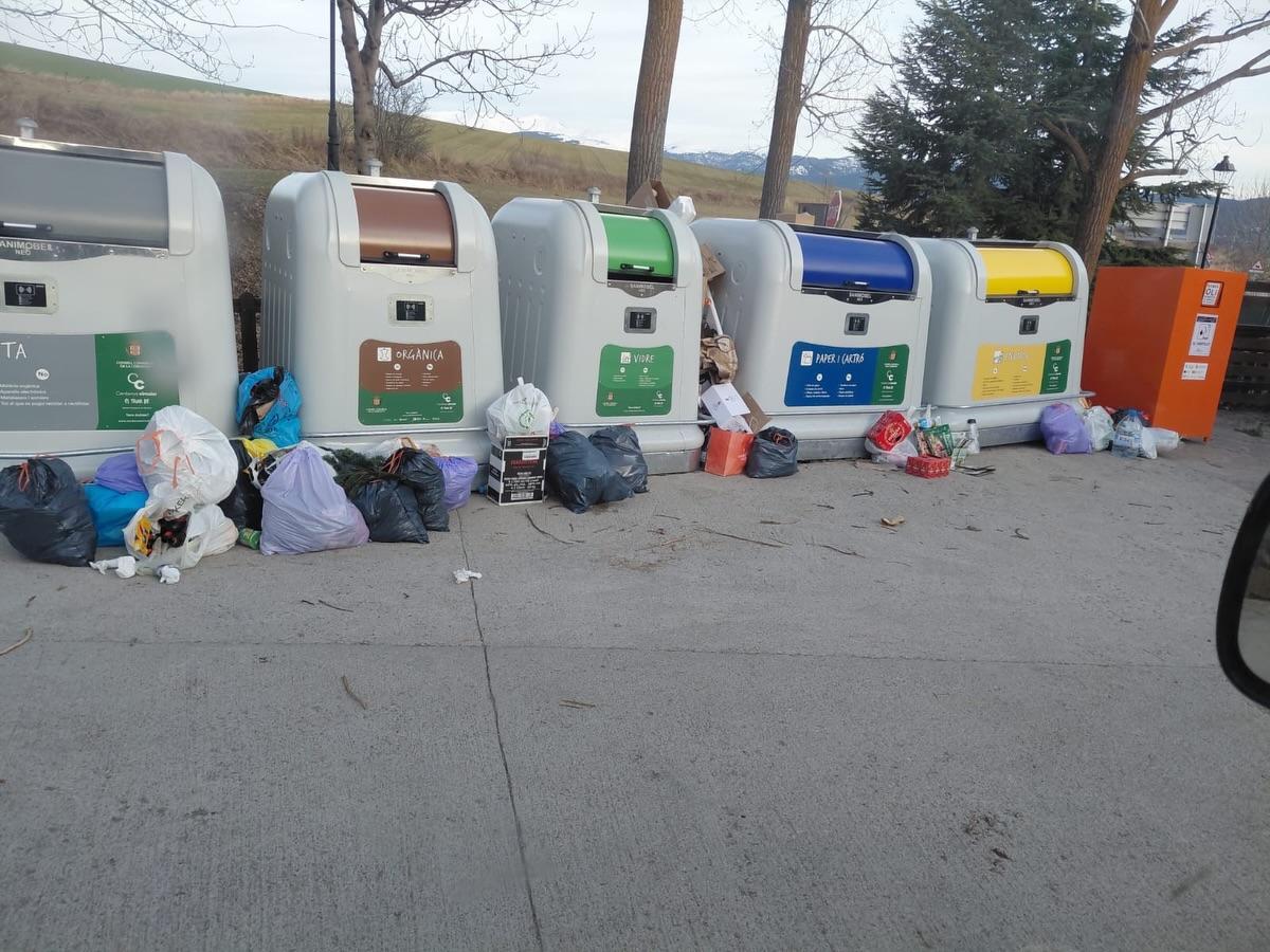 Brossa mal llençada a Guils