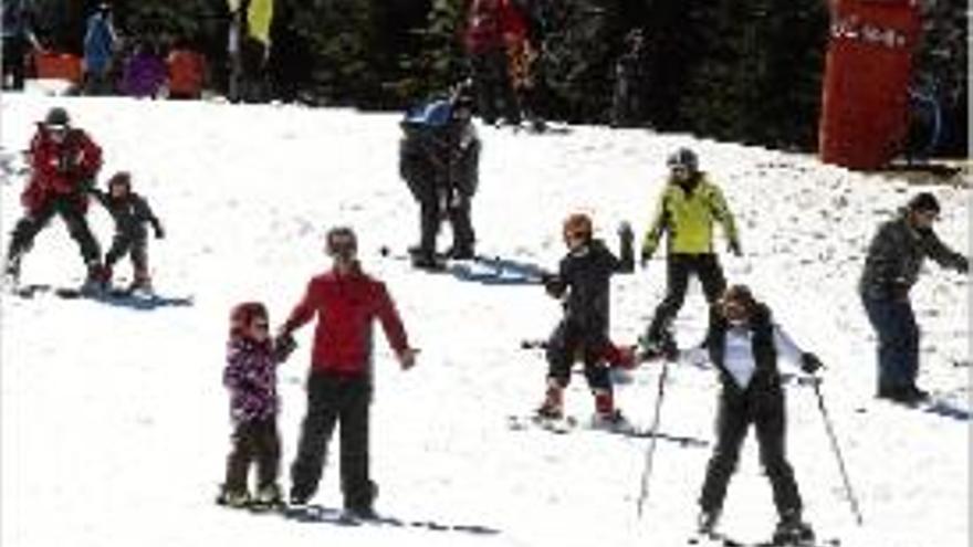 Un grup d&#039;esquiadors aquesta temporada a les pistes de la Molina