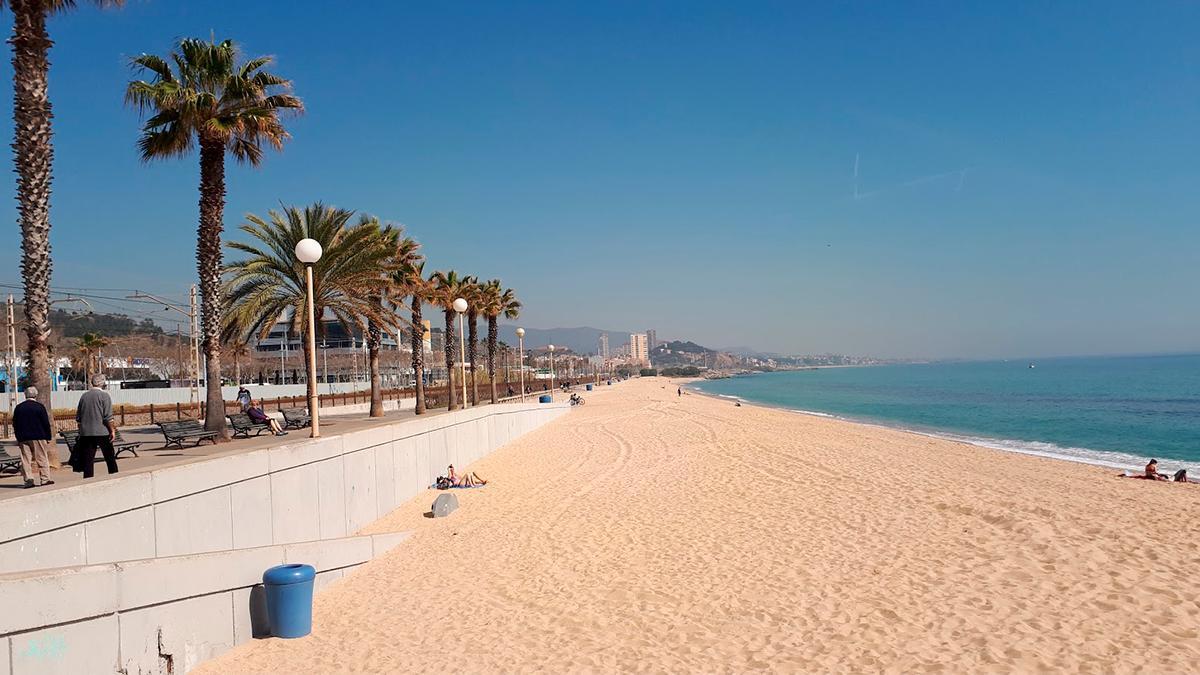 Desconecta en la costa: las playas más impresionantes a un viaje en tren de distancia desde Barcelona