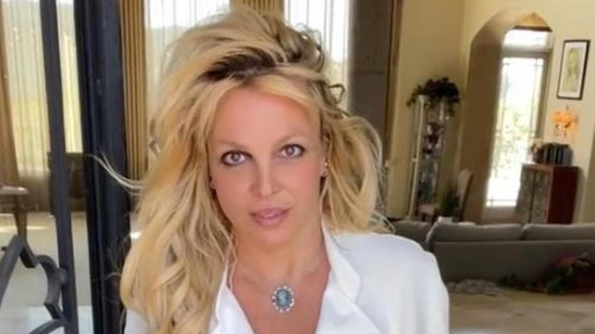 Britney Spears posa en la puerta de su casa para Instagram