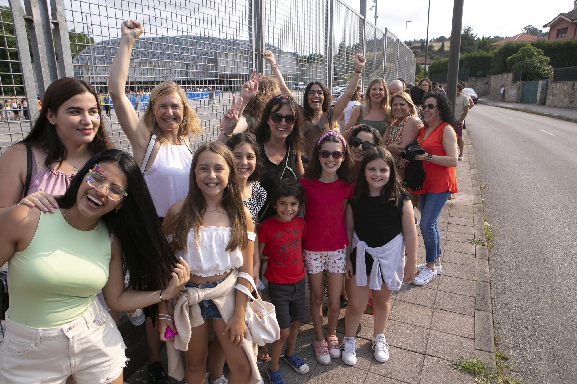 ENIMÁGENES: A punto de comenzar el concierto de Sebastián Yatra, en Avilés, los fans abarrotan el pabellón de La Magdalena