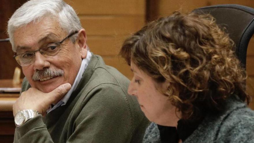 Luis Manuel Flórez, "Floro", y Carmen Eva Pérez, en un Pleno. | JUAN PLAZA
