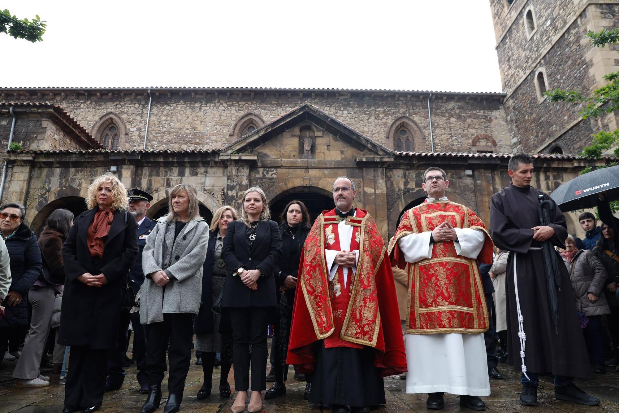 EN IMÁGENES: La multitudinaria procesión del Santo Entierro en Avilés