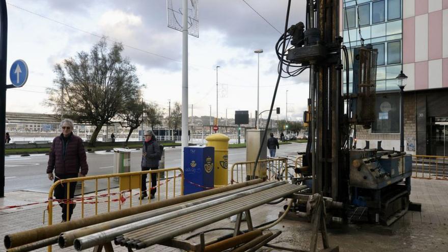 Maquinaria de las catas en el Muro. | MARCOS LEÓN