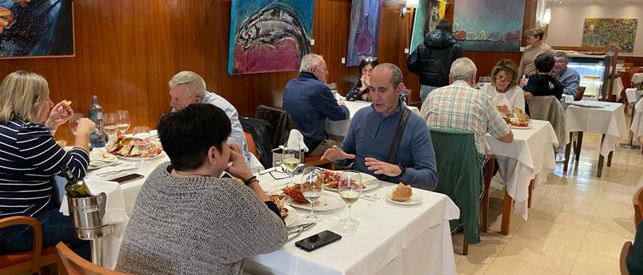 La degustación de centollo en el restaurante grovense Solaina, ayer.