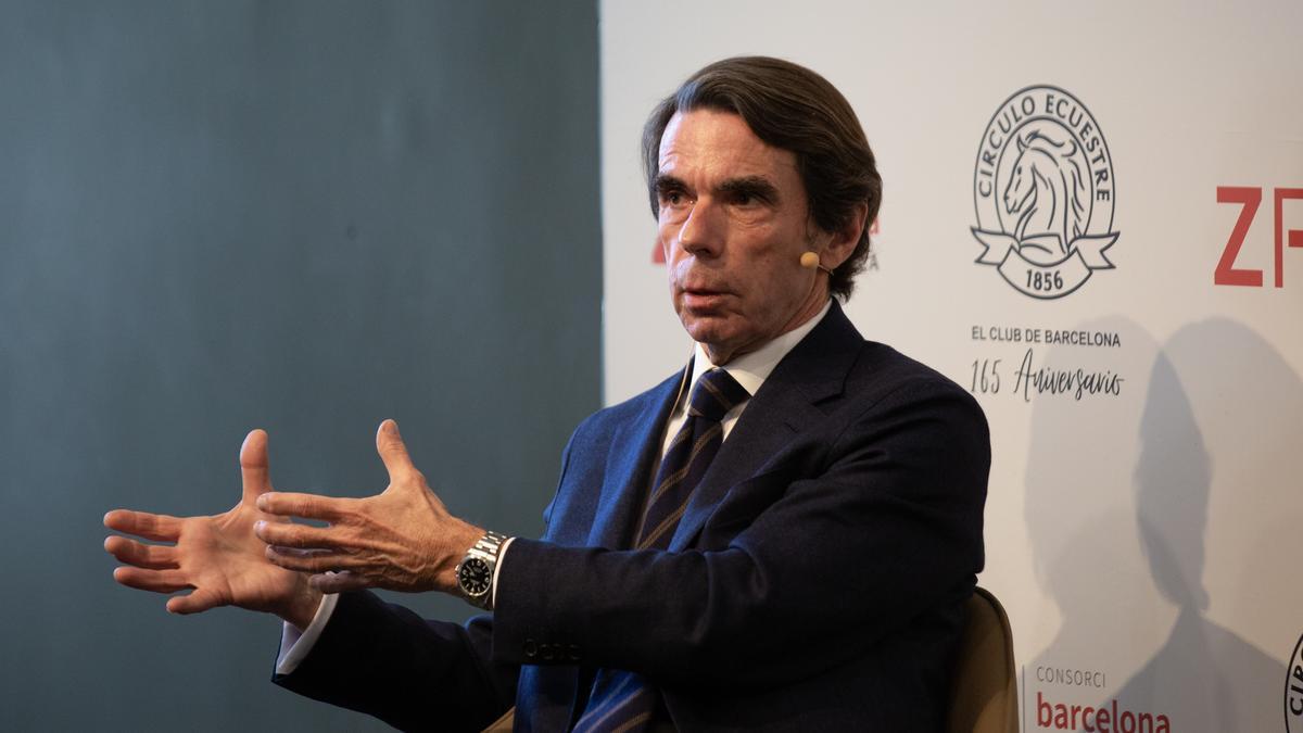 Aznar defiende que el PP forme "el gobierno más razonable" que considere en Castilla y León.