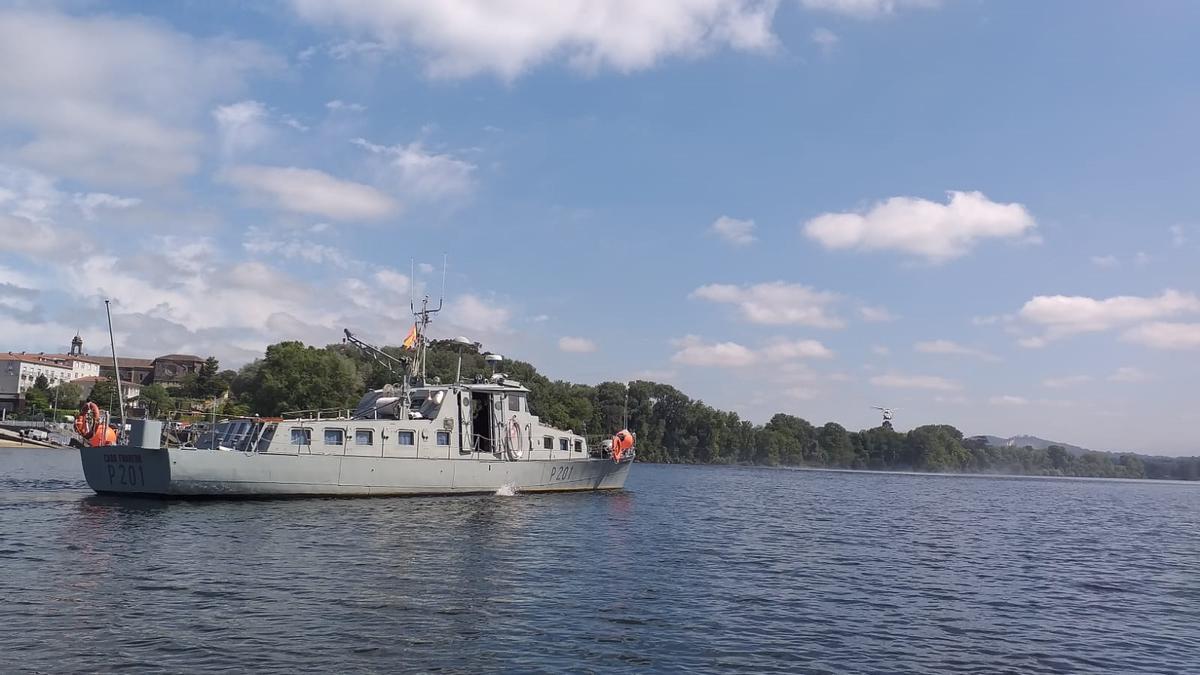 Embarcación de las fuerzas navales en el Miño.