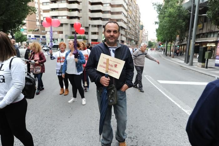 Manifestación de afectados por el cierre de iDenta