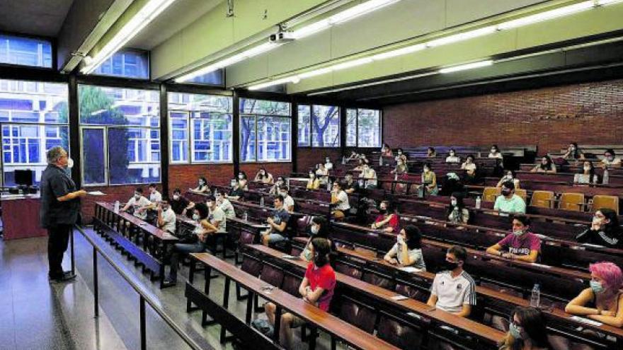 Mascarillas y ventanas abiertas, las medidas para la universidad