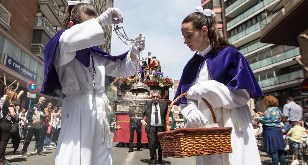 Las calles de Alicante se llenan de fieles en las procesiones del Domingo de Ramos