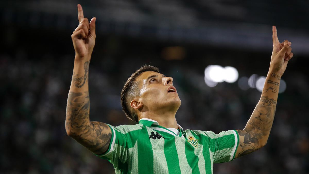 Cristian Tello en un partido con el Betis