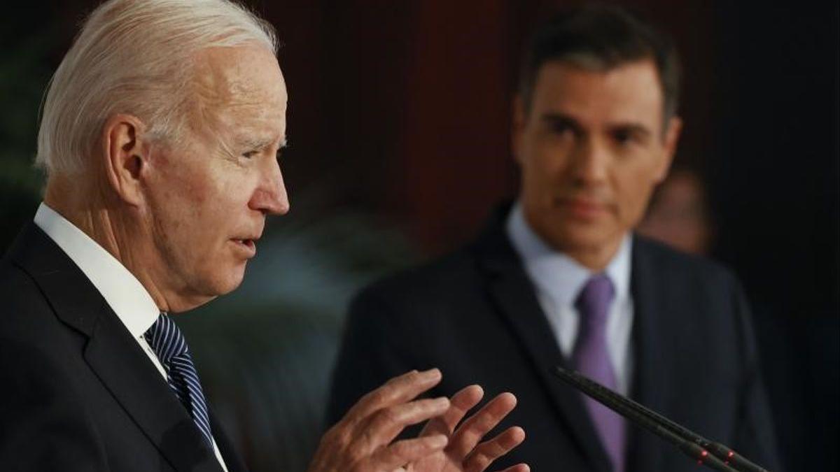 Joe Biden y Pedro Sánchez, durante su comparecencia conjunta en la Moncloa, tras su primera reunión bilateral.