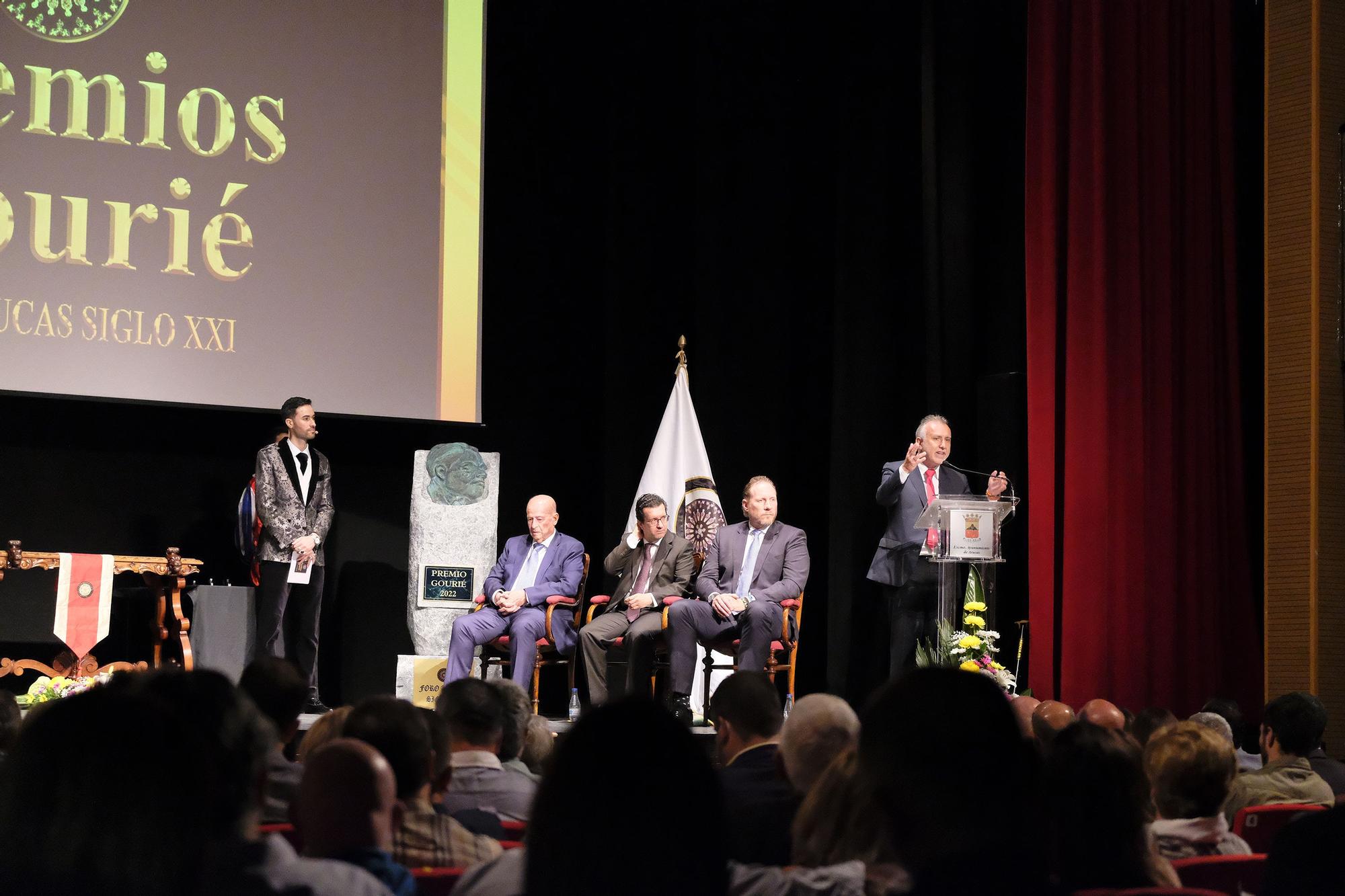 El presidente Torres recibe uno de los premios de Honor Gourié 2022