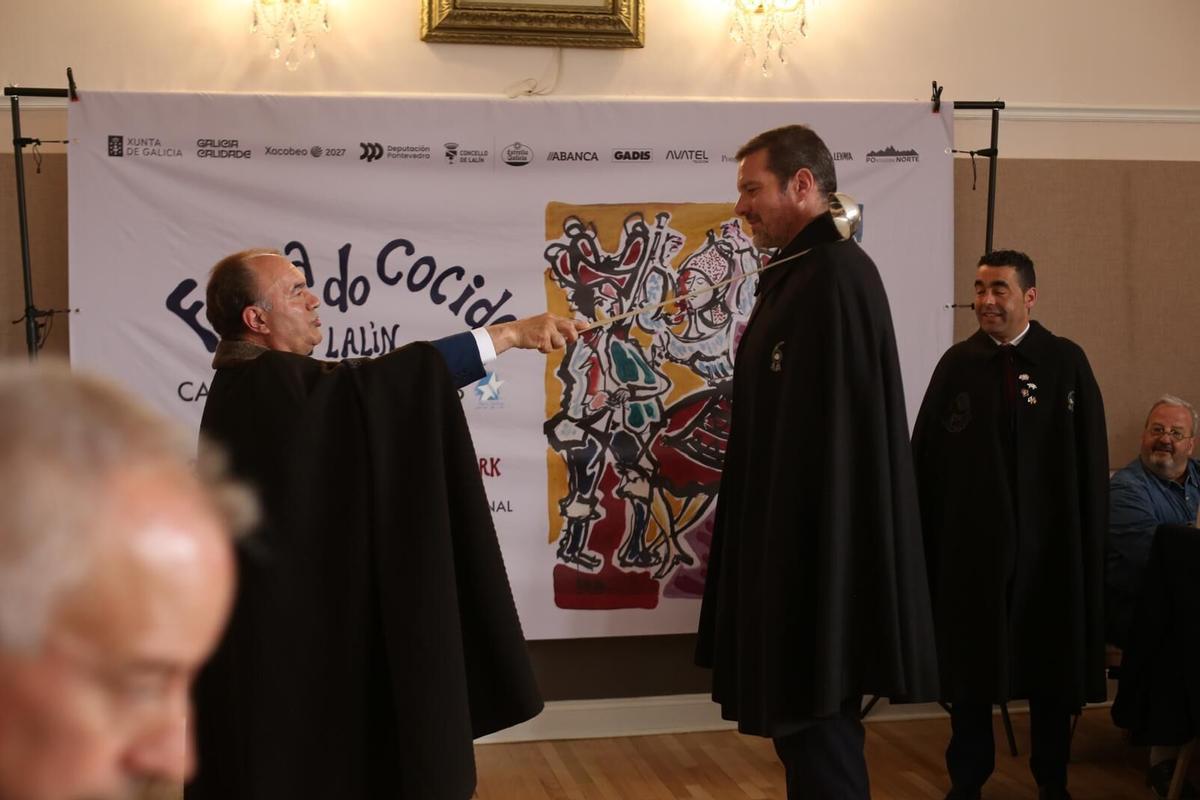 Crespo nombra comendador a José López.