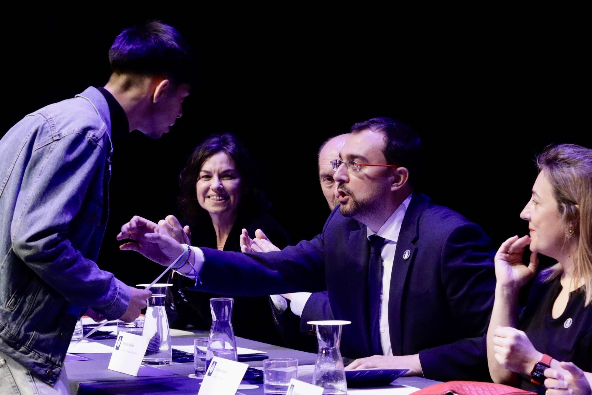 Entrega en La Laboral de los premios extraordinarios al esfuerzo personal y al rendimiento económico de alumnos asturianos. 