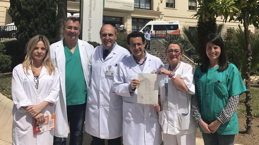 Miembros de la unidad de cardiología del Regional, con la distinción.