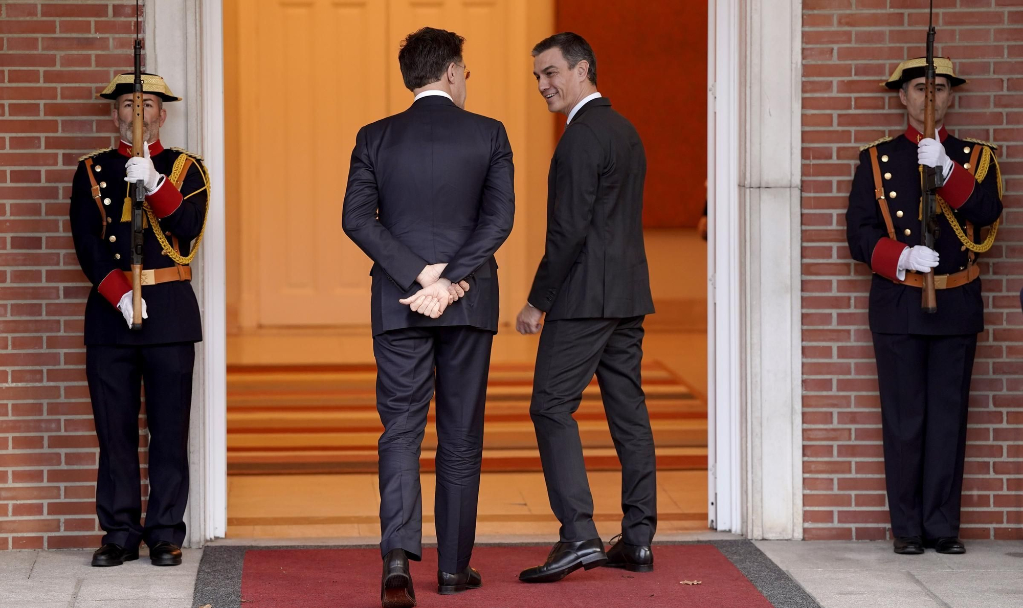 Pedro Sánchez, presidente del Gobierno, recibe al Secretario General de la OTAN, Mark Rutte, en el Palacio de la Moncloa.