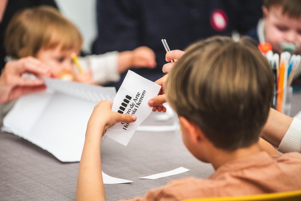 Un taller escolar en el CAHH.