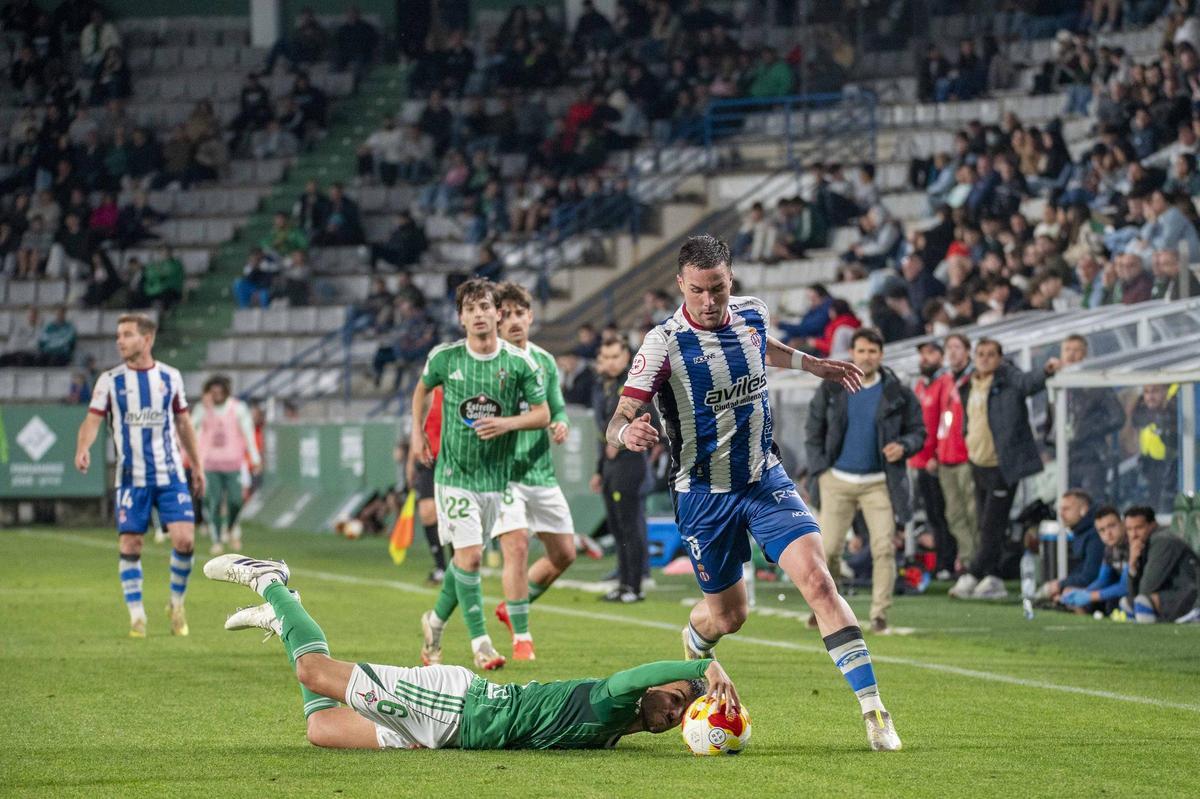 Las imágenes del empate del Avilés en Ferrol