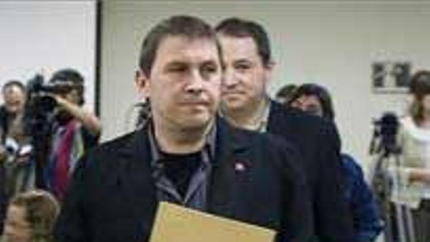 Arnaldo Otegi ingresa en la prisión de Martutene