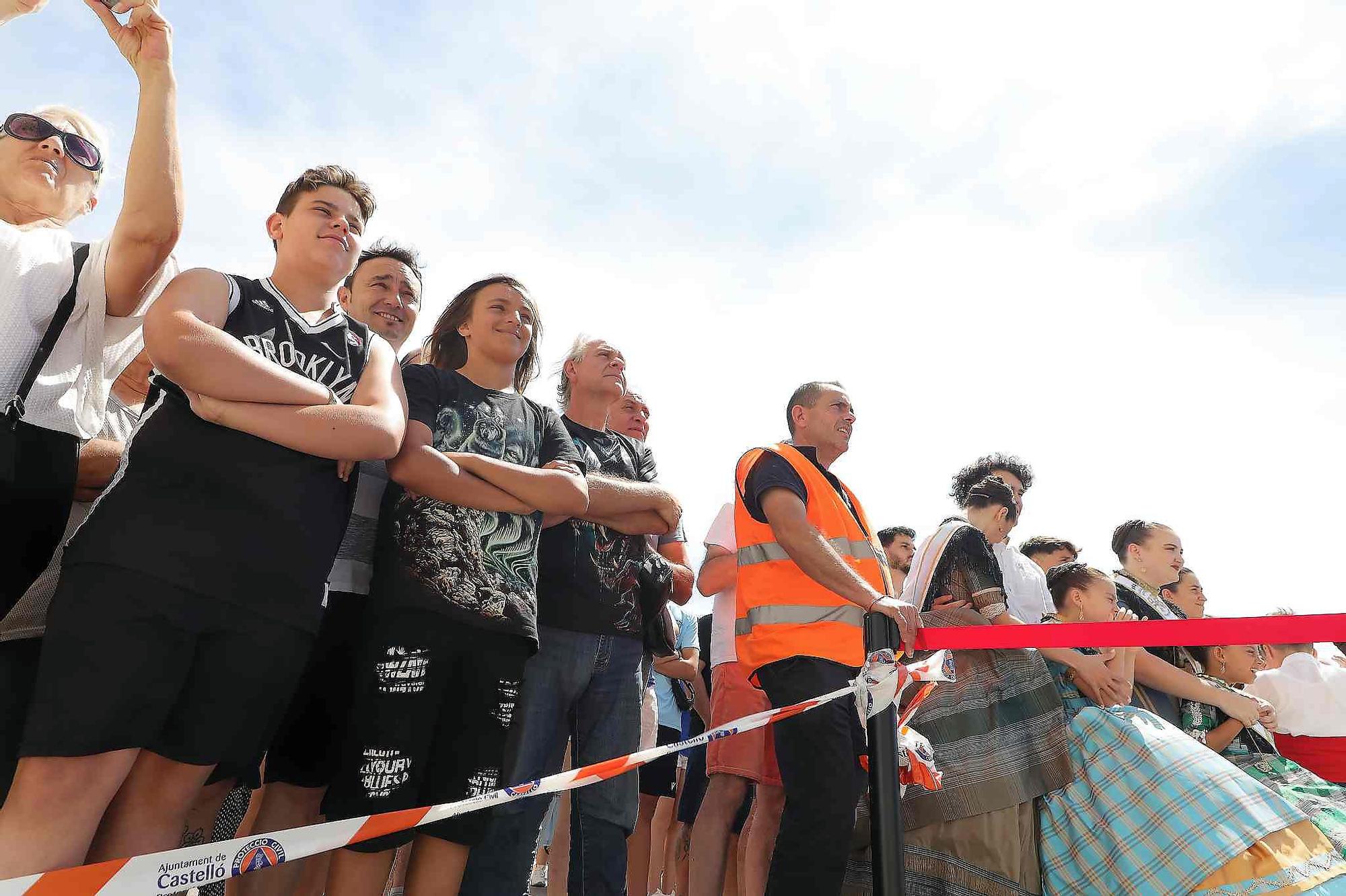 El Grau da inicio a las fiestas de Sant Pere con pólvora, bous y música