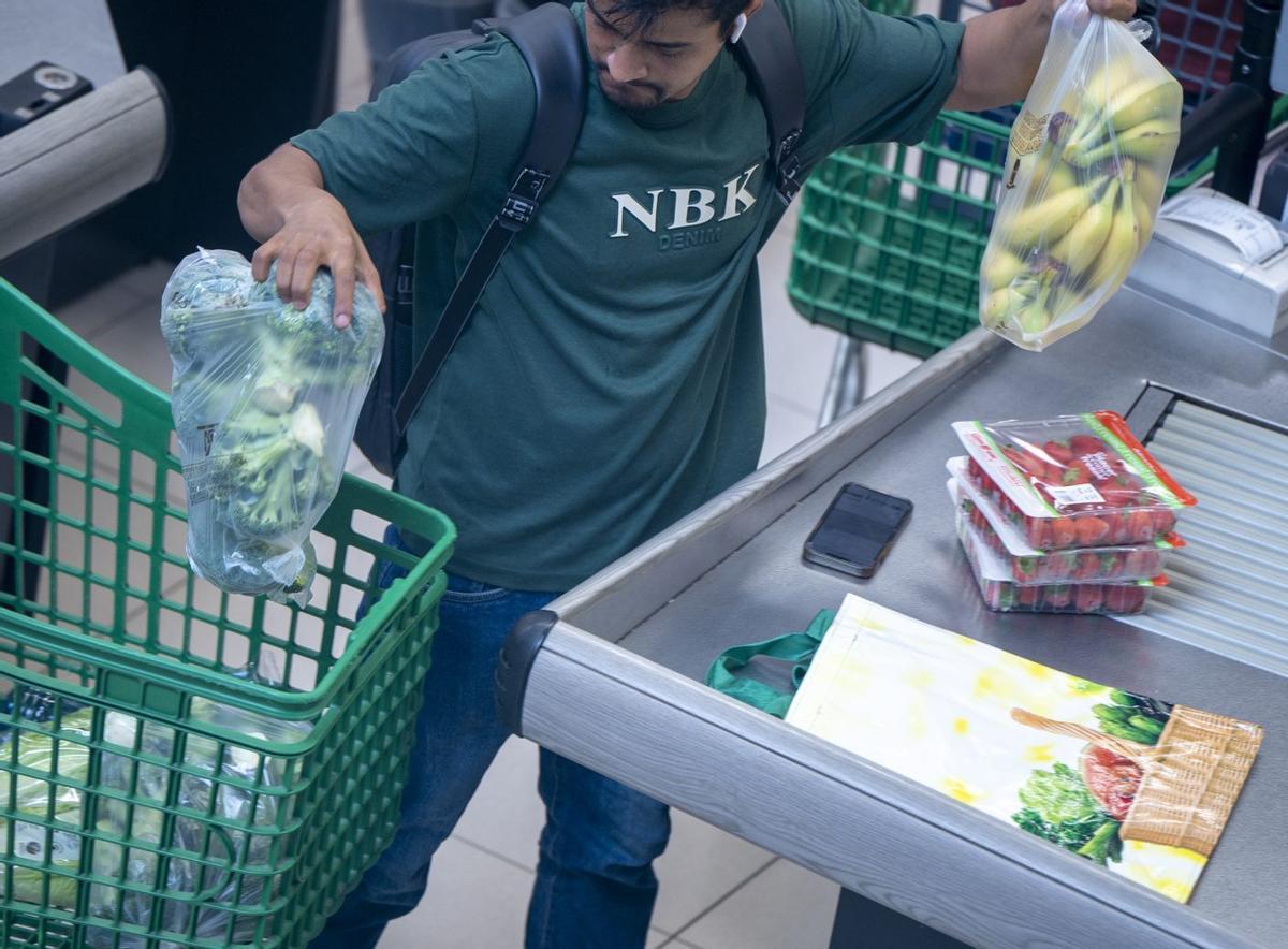 Els espanyols gasten 2.873 euros per persona en alimentació, un 3,4% més