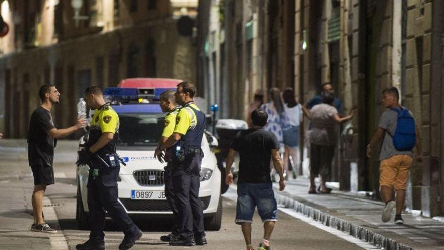 Apuñalado un menor en una pelea multitudinaria en el Raval de Barcelona