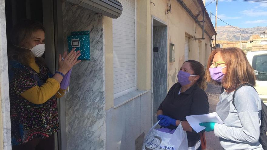 Agost (Alicante) dedica el 8 de Marzo a las mujeres que fabricaron 30.000 mascarillas al inicio de la pandemia